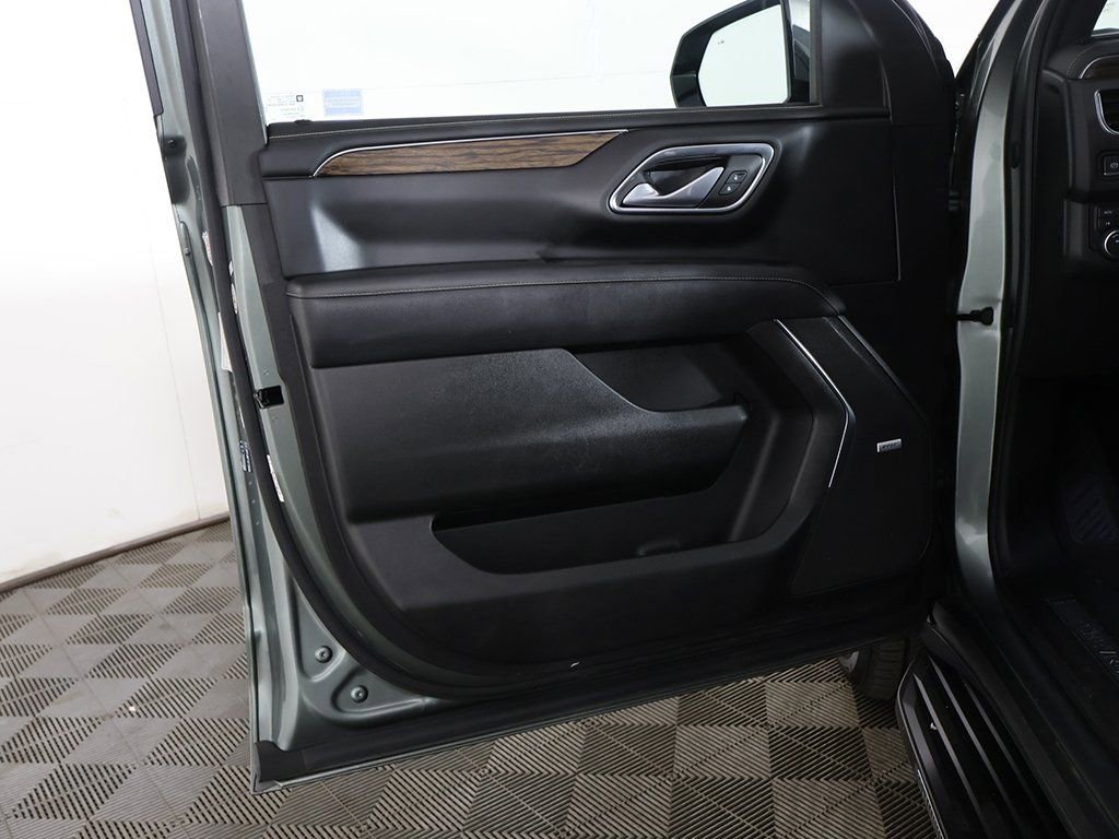Used 2023 Chevrolet Suburban Premier AWD/4WD image 25
