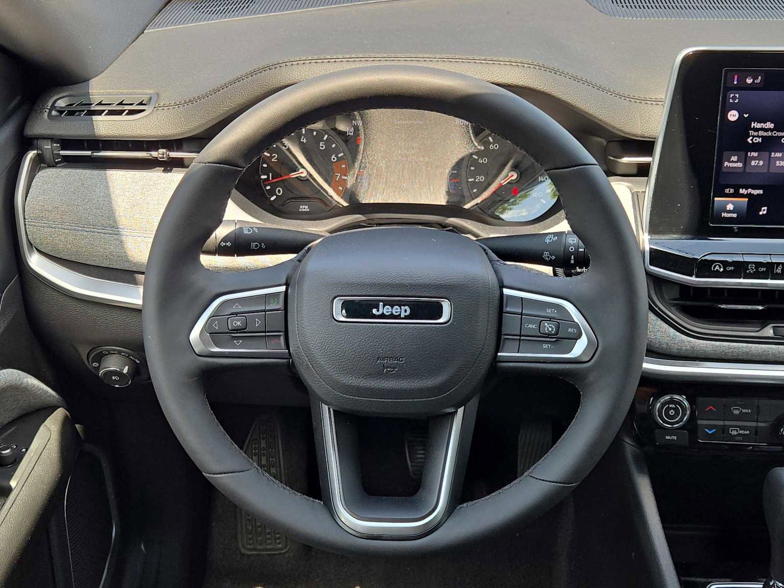 Used 2025 Jeep Compass Latitude AWD/4WD image 20