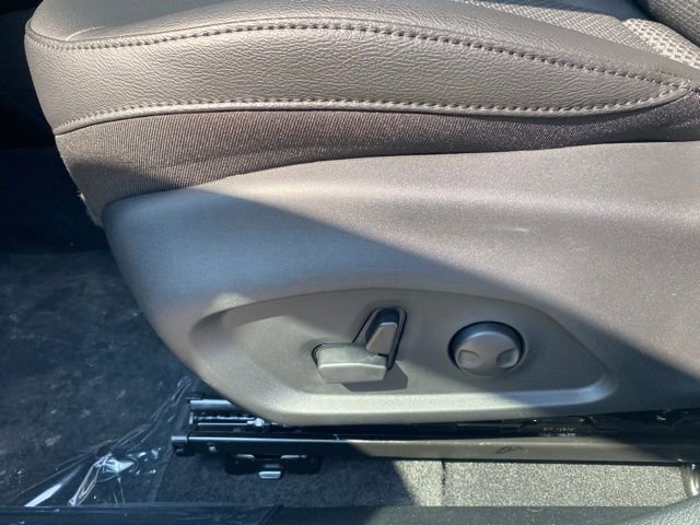 New 2025 Jeep Compass Latitude w/ Sun & Sound Group image 17