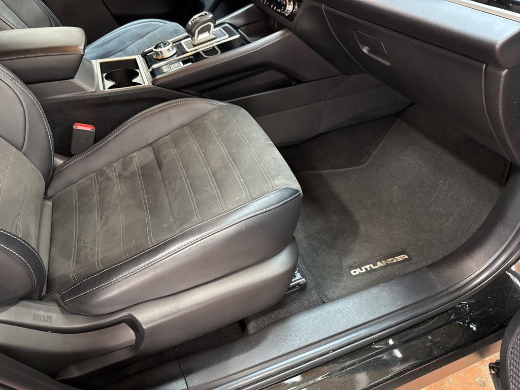 Used 2023 Mitsubishi Outlander SE Black Edition image 10