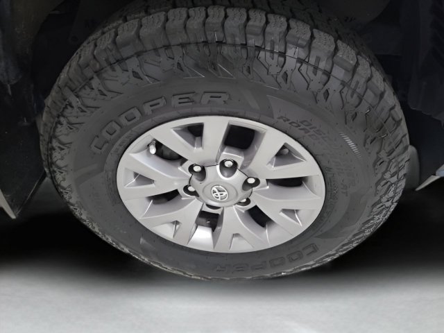 Used 2019 Toyota Tacoma SR5 AWD/4WD image 11