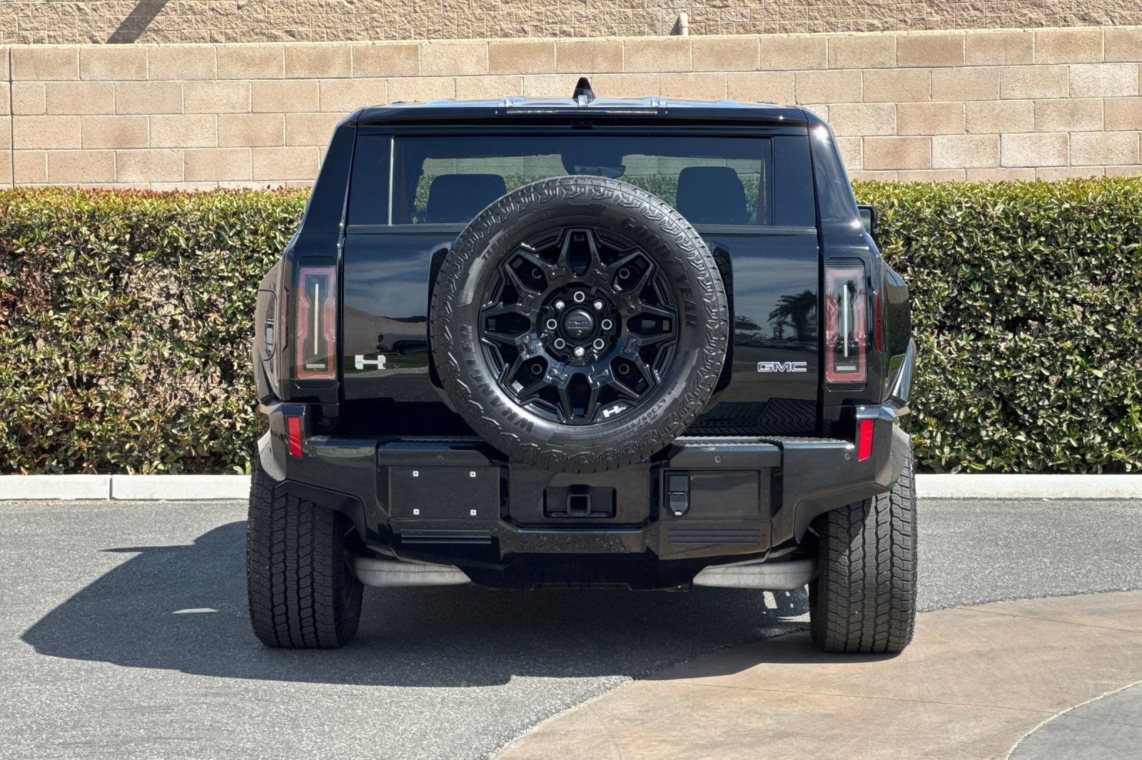 Certified 2024 GMC Hummer EV 2X w/ LPO, Illumination Package AWD/4WD image 5
