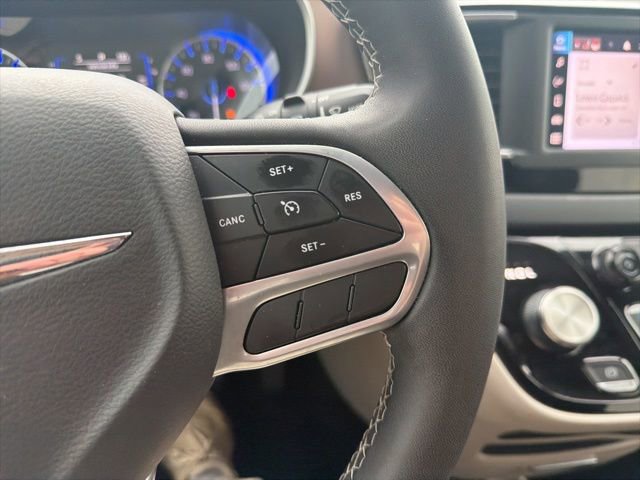 Used 2023 Chrysler Voyager LX FWD image 43