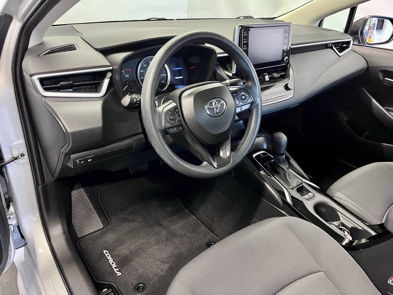 Used 2020 Toyota Corolla LE image 14