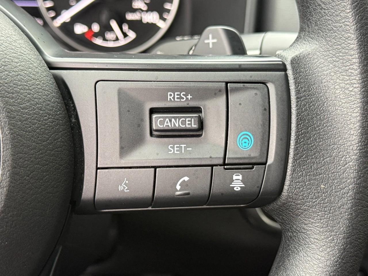 Used 2024 Nissan Rogue SV image 31