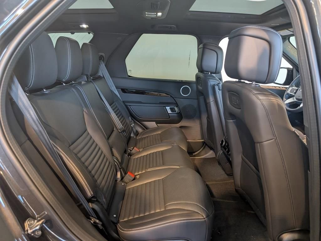 New 2026 Land Rover Discovery S image 27
