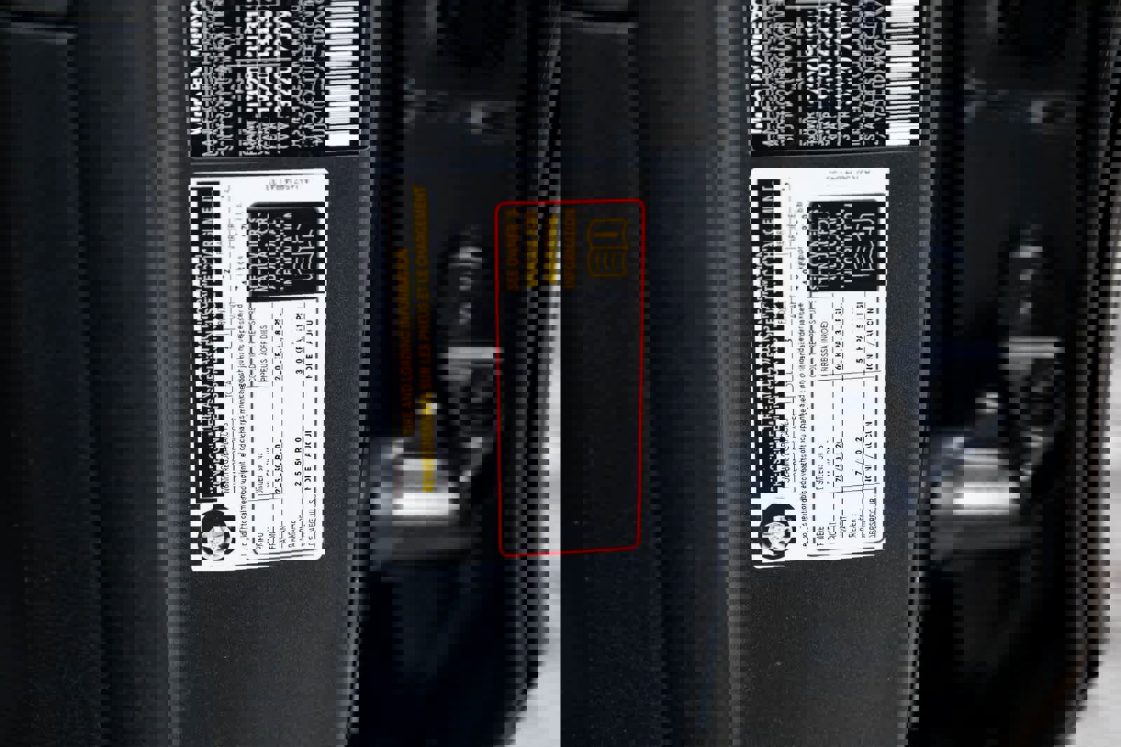 Used 2025 Mercedes-Benz GLE 450e 4MATIC w/ Driver Assistance Package image 30