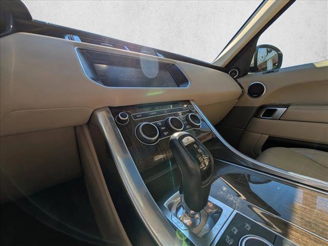 Used 2017 Land Rover Range Rover Sport SE image 14