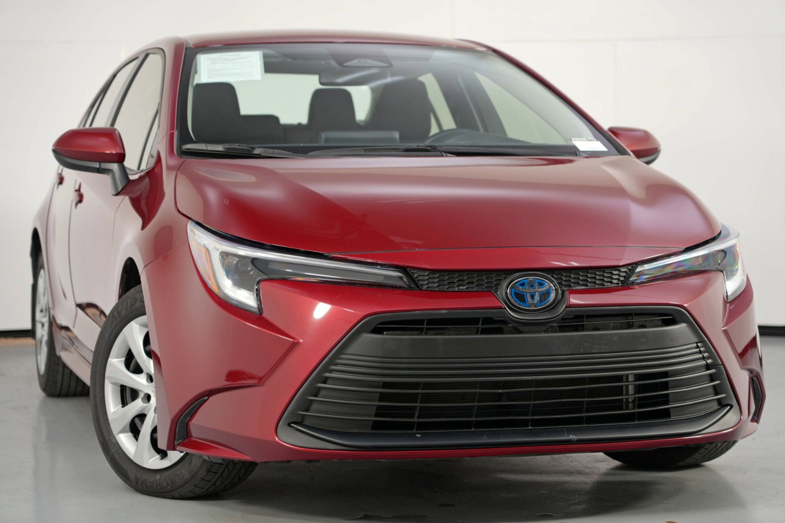 Used 2025 Toyota Corolla LE image 2