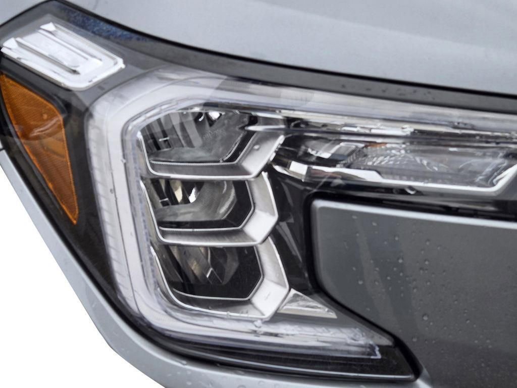 Used 2024 GMC Terrain SLT image 4