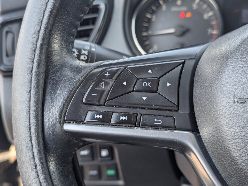 Used 2019 Nissan Rogue SV AWD/4WD image 19