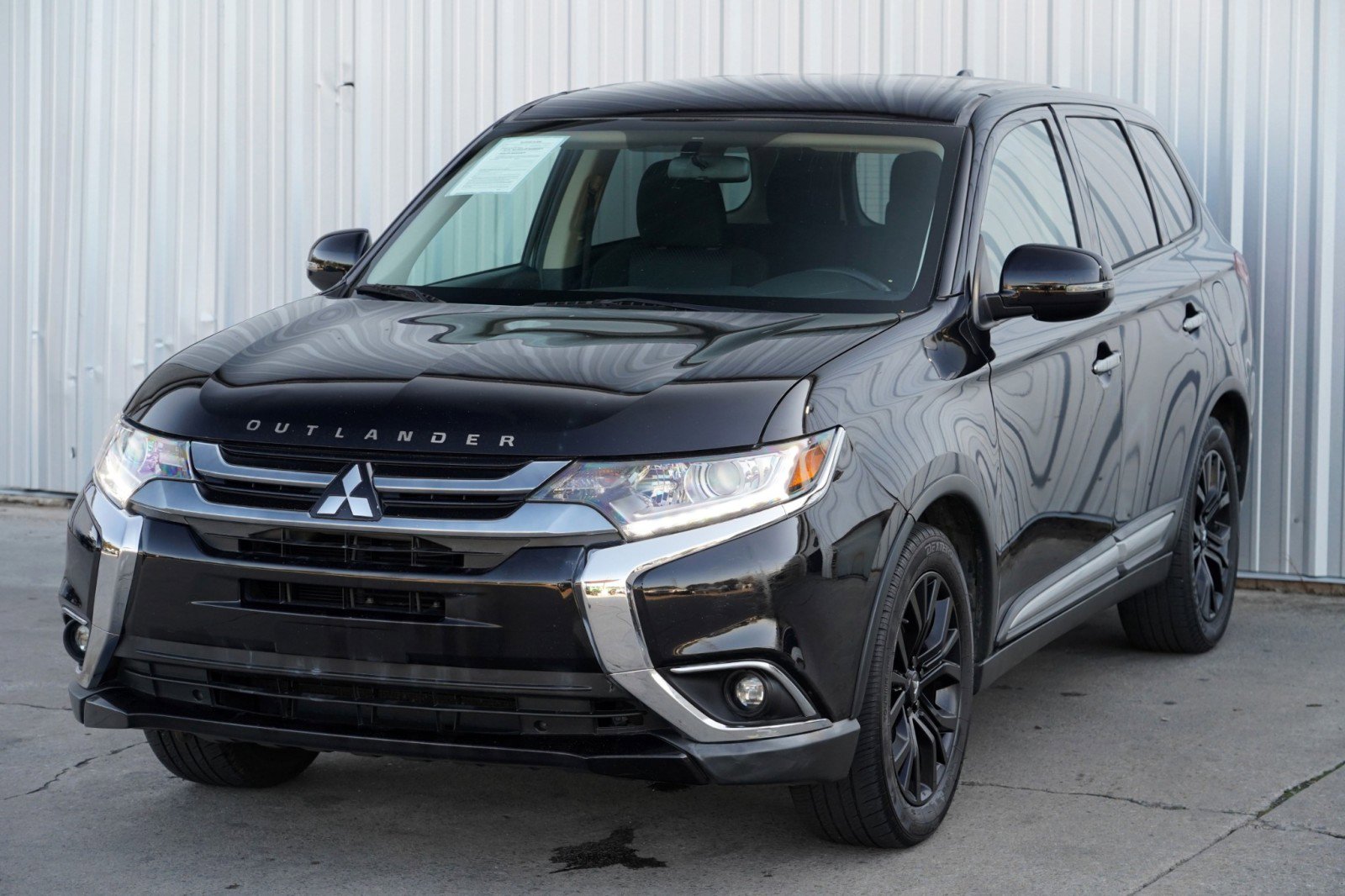 Used 2017 Mitsubishi Outlander SE image 42