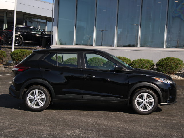 Certified 2025 Nissan Kicks Play S FWD image 11
