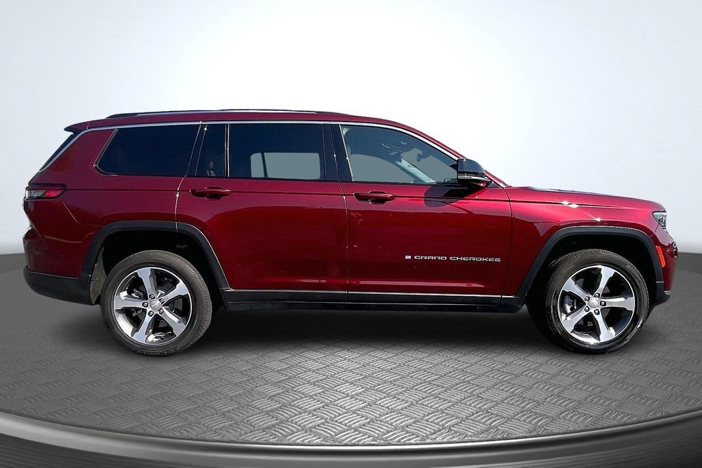 Used 2023 Jeep Grand Cherokee L Limited w/ Luxury Tech Group II RWD image 4