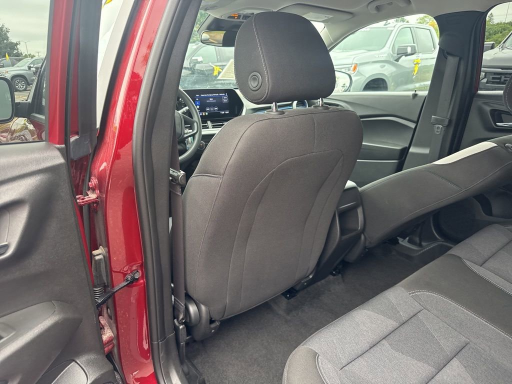 Used 2025 Chevrolet Trax LS image 19