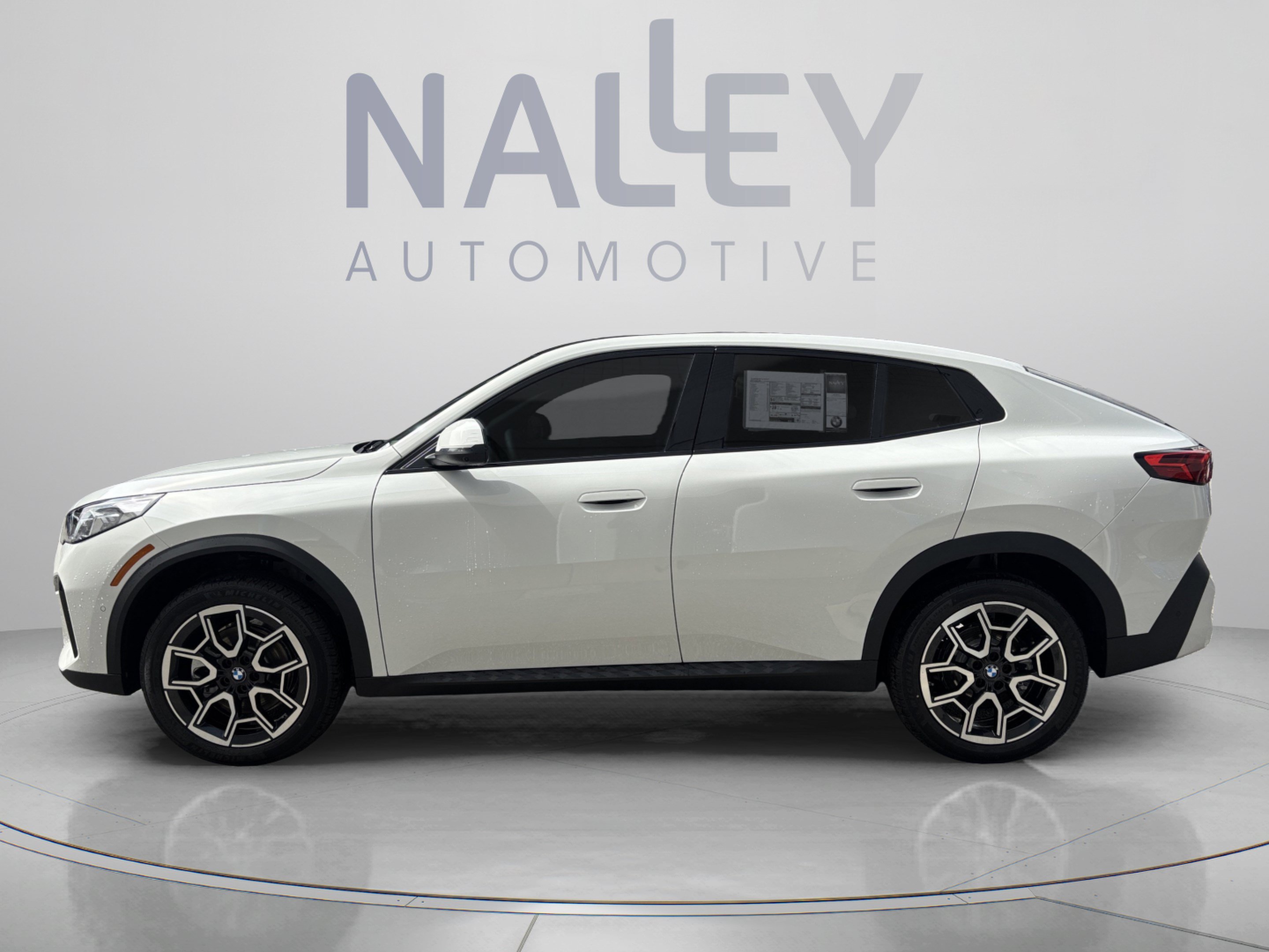 Used 2026 BMW X2 xDrive28i w/ Technology Package AWD/4WD image 2