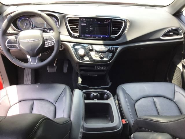 Used 2017 Chrysler Pacifica Touring-L FWD image 43