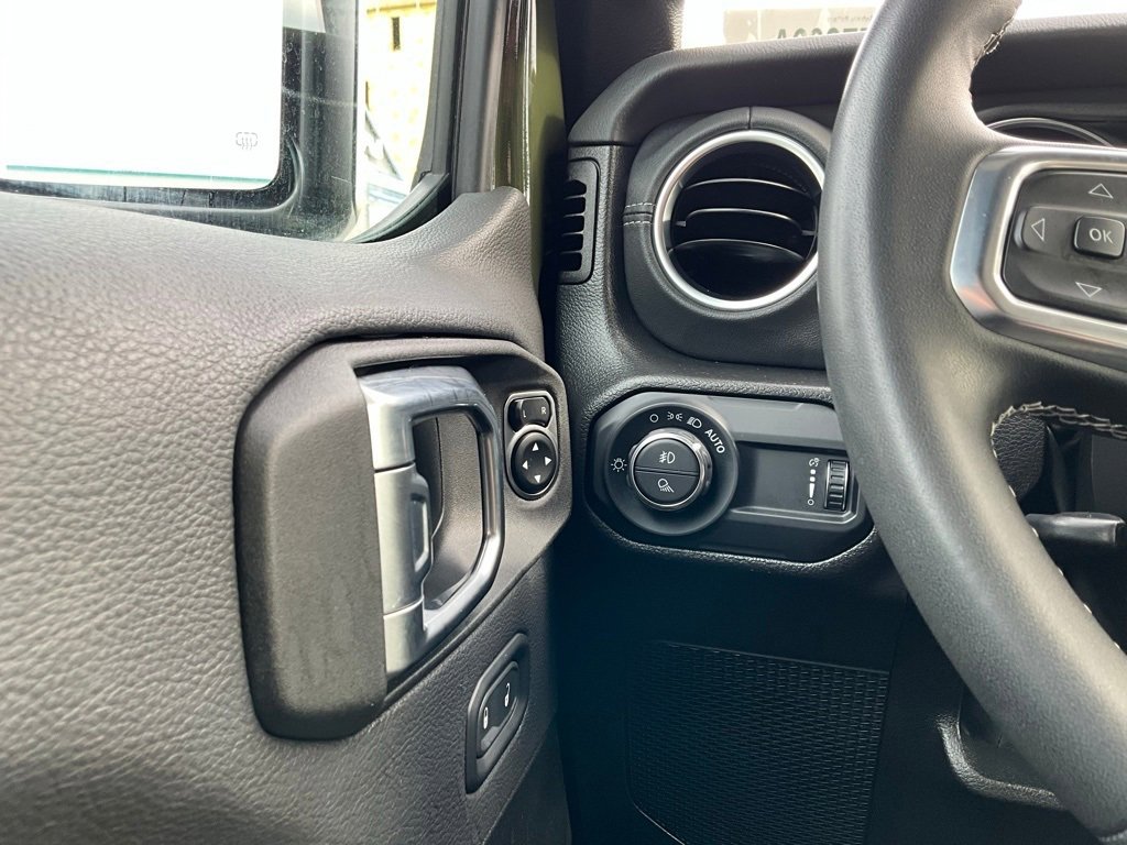 Used 2023 Jeep Gladiator Overland w/ Popular Equipment Package image 23