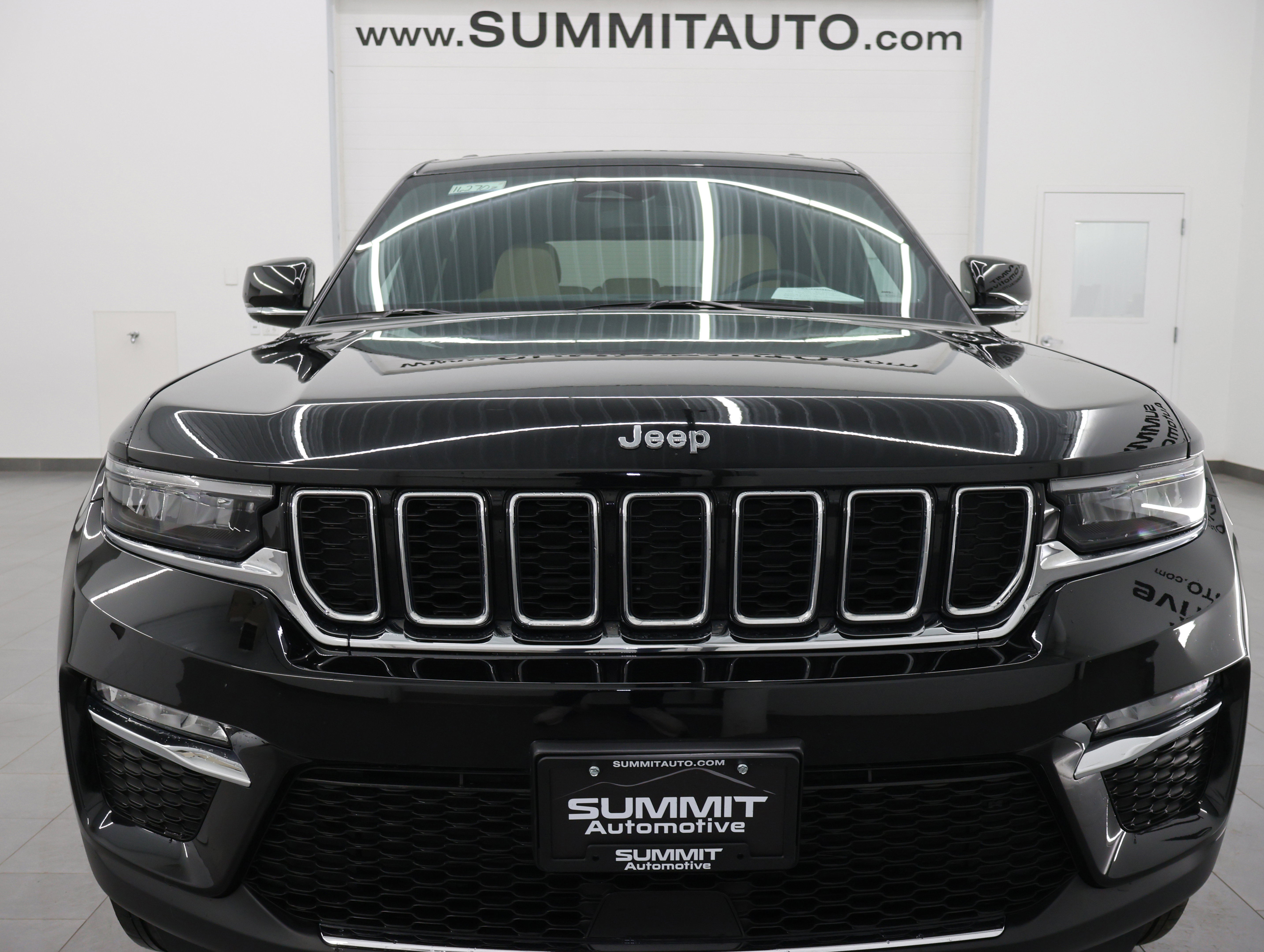 Used 2023 Jeep Grand Cherokee Limited image 21