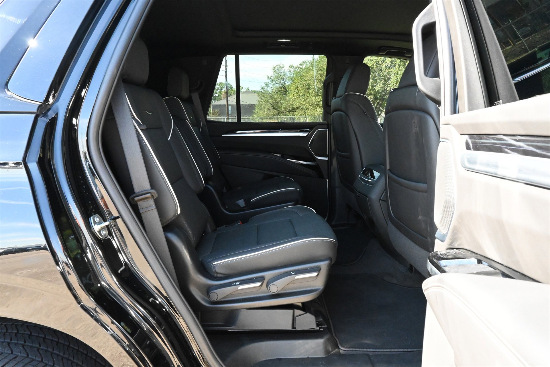 Certified 2025 Cadillac Escalade Sport w/ LPO, Floor Liner Package image 24