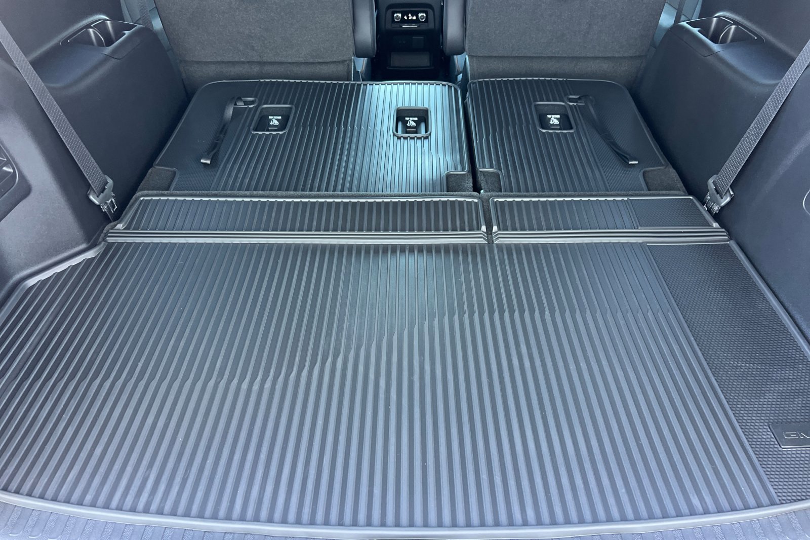 New 2026 GMC Acadia AT4 w/ LPO, Floor Liner Package AWD/4WD image 17