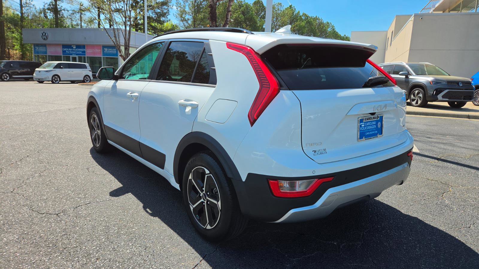 Used 2023 Kia Niro EX image 4