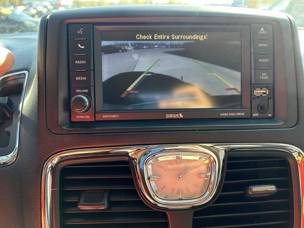 Used 2016 Chrysler Town & Country Touring FWD image 22