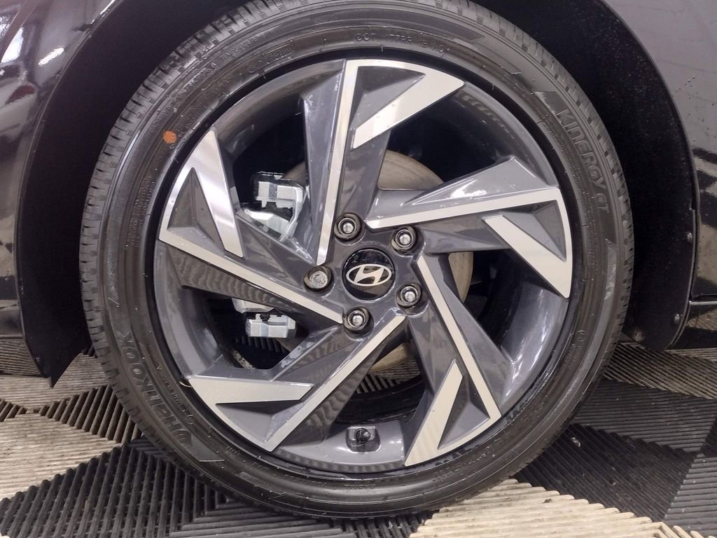 New 2025 Hyundai Elantra SEL image 5