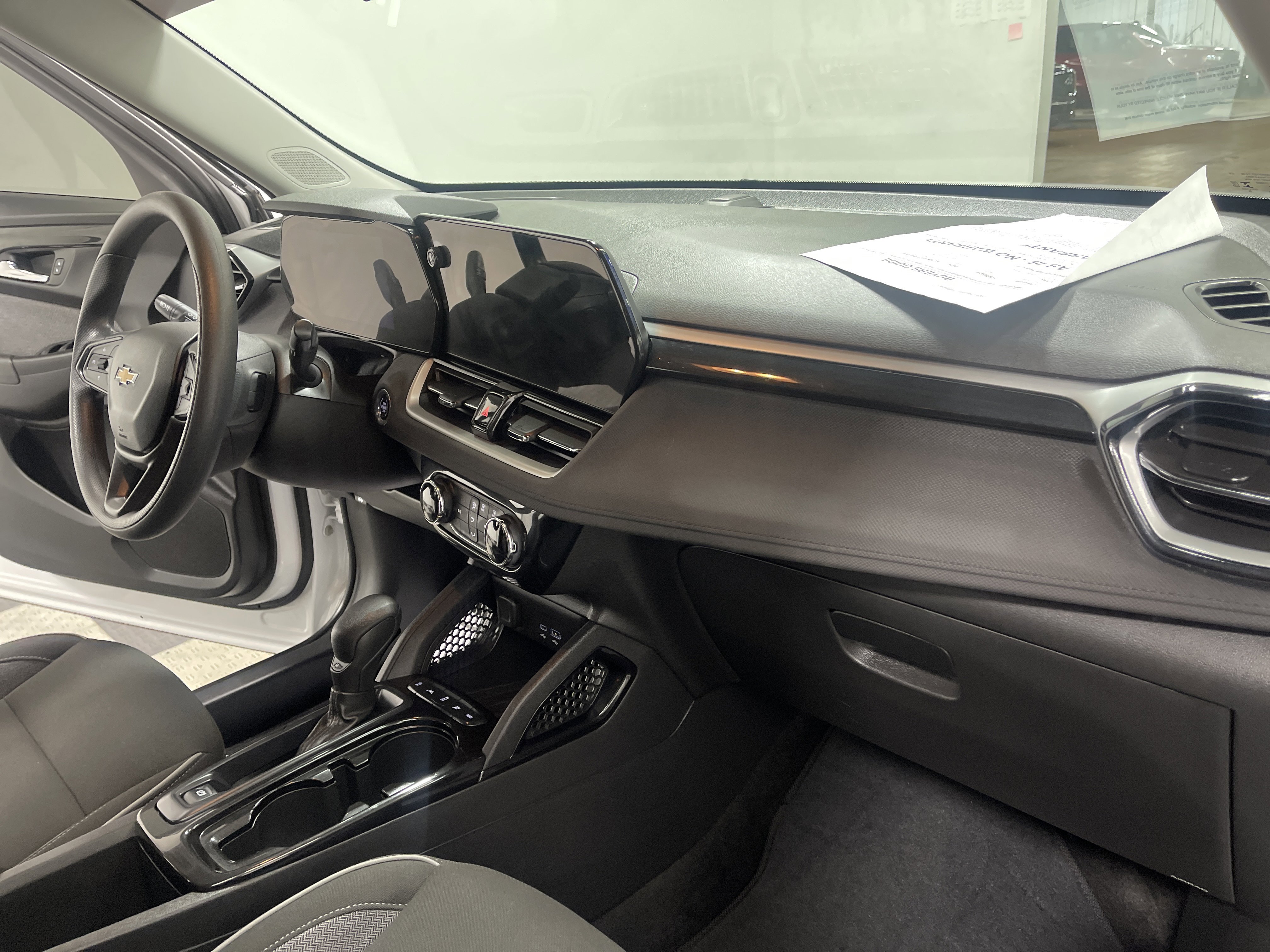 Used 2024 Chevrolet TrailBlazer LT image 25