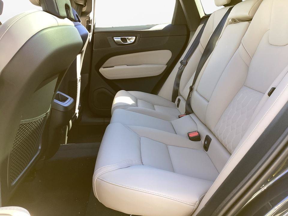 New 2027 Volvo XC60 B5 Plus AWD/4WD image 13