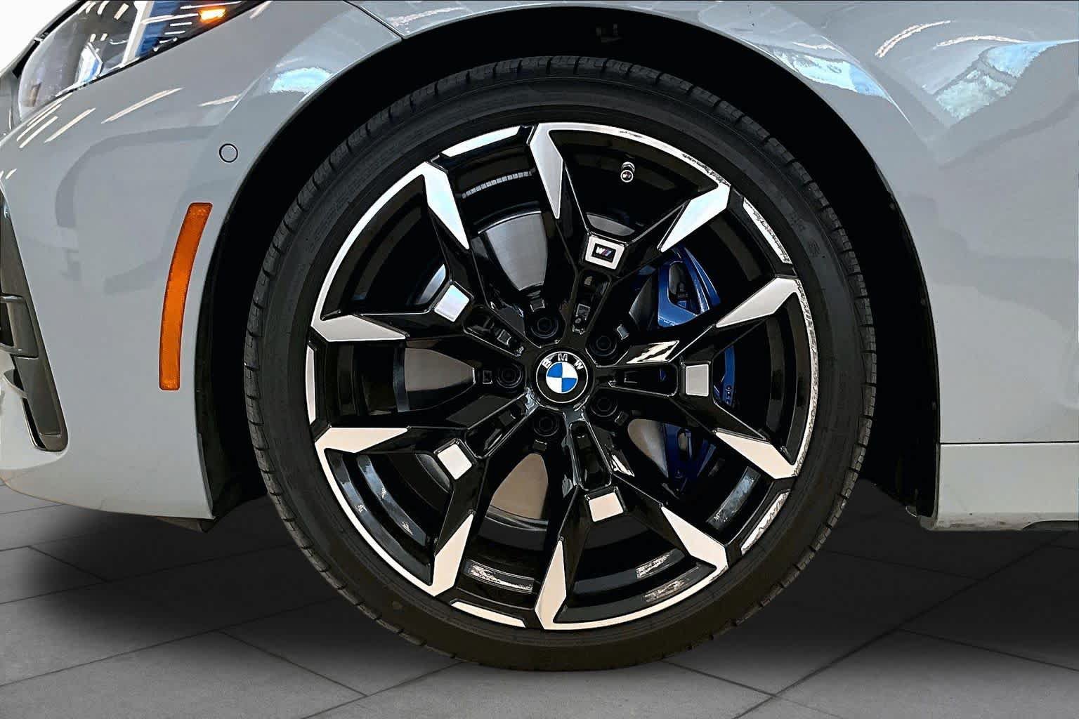 Used 2026 BMW M440i Convertible w/ Premium Package RWD image 9