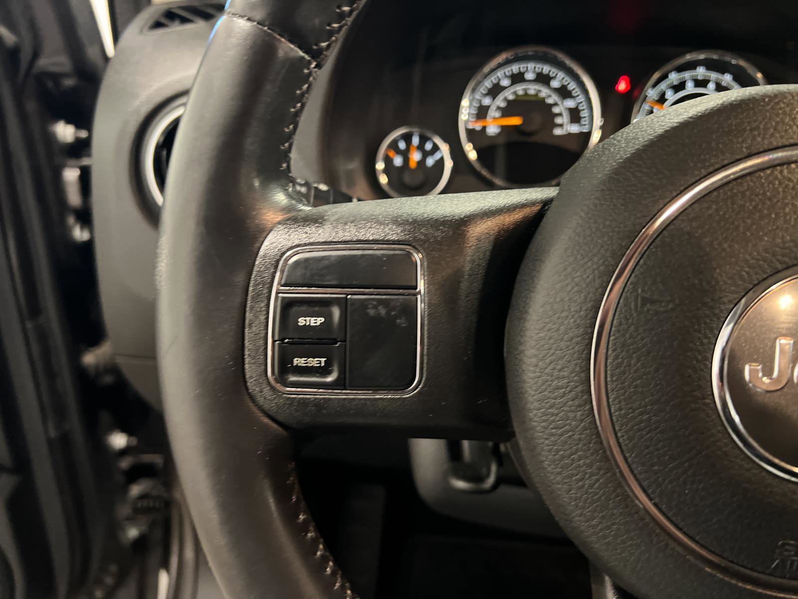 Used 2014 Jeep Compass Latitude AWD/4WD image 13