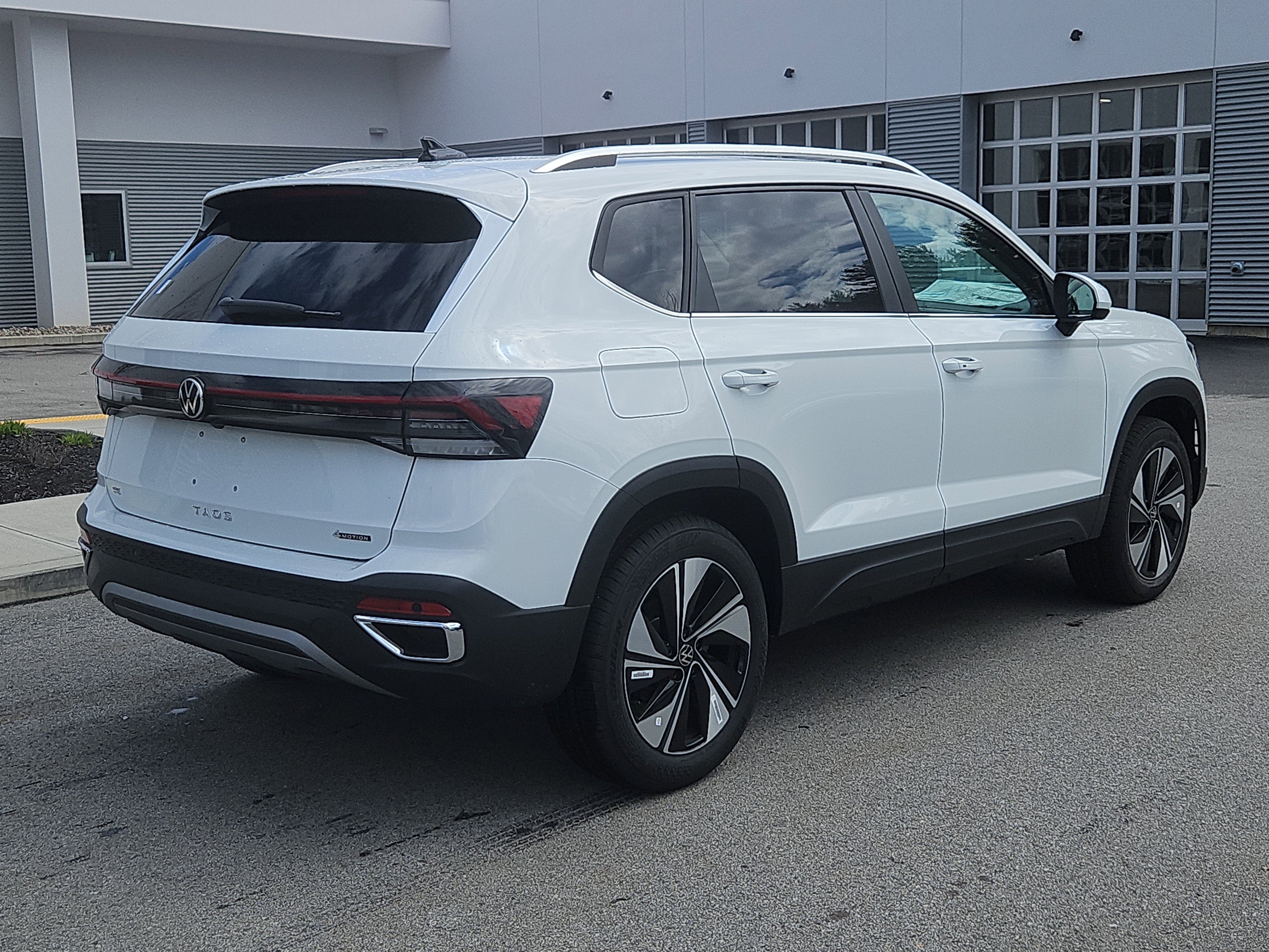 New 2026 Volkswagen Taos SE image 2