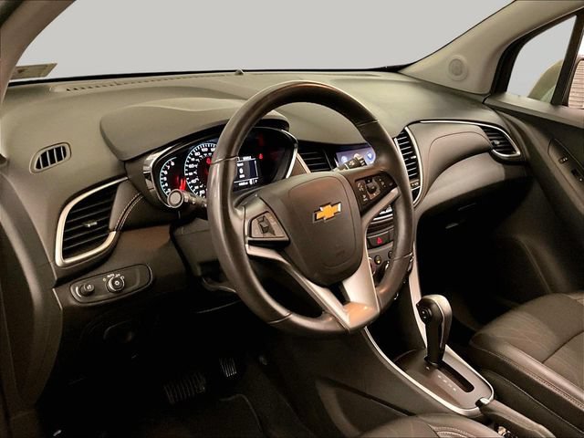 Used 2020 Chevrolet Trax LT w/ LT Convenience Package AWD/4WD image 12