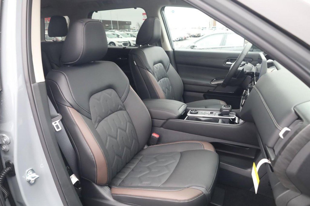 New 2026 Nissan Pathfinder Platinum image 21