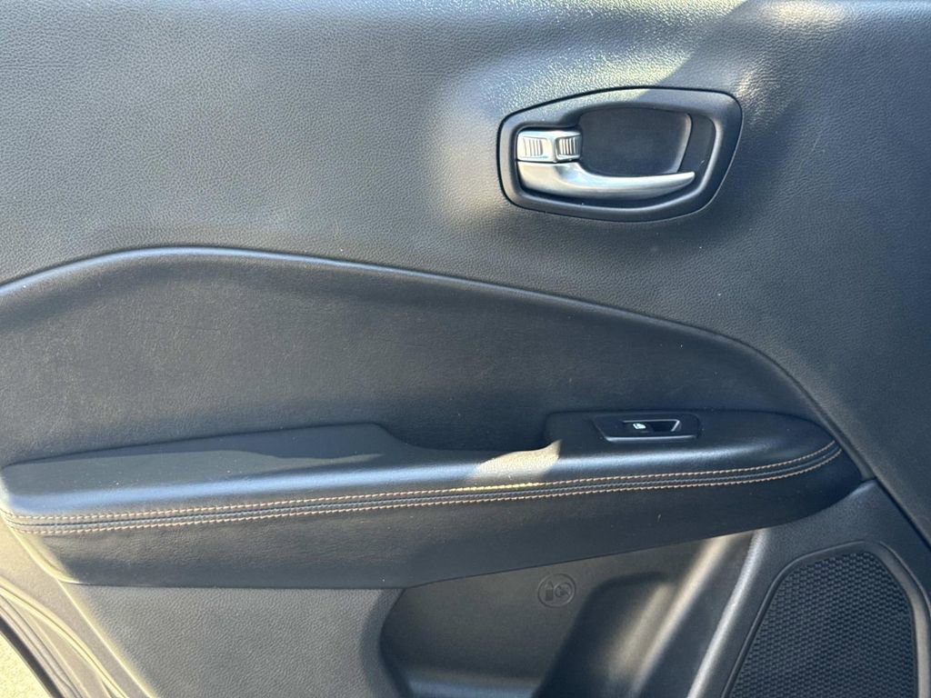 Used 2019 Jeep Compass Limited image 12