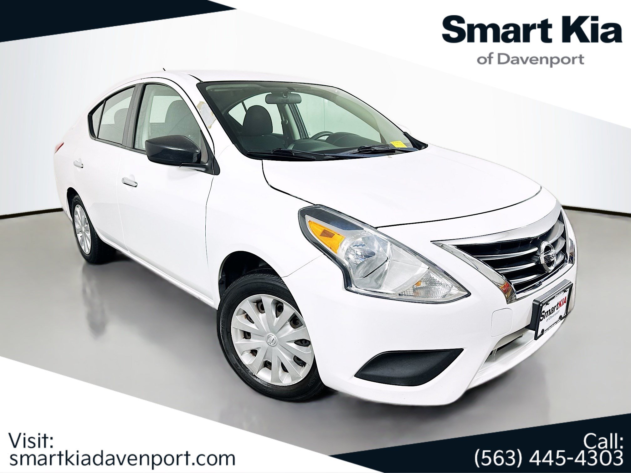Used 2019 Nissan Versa SV FWD image 1