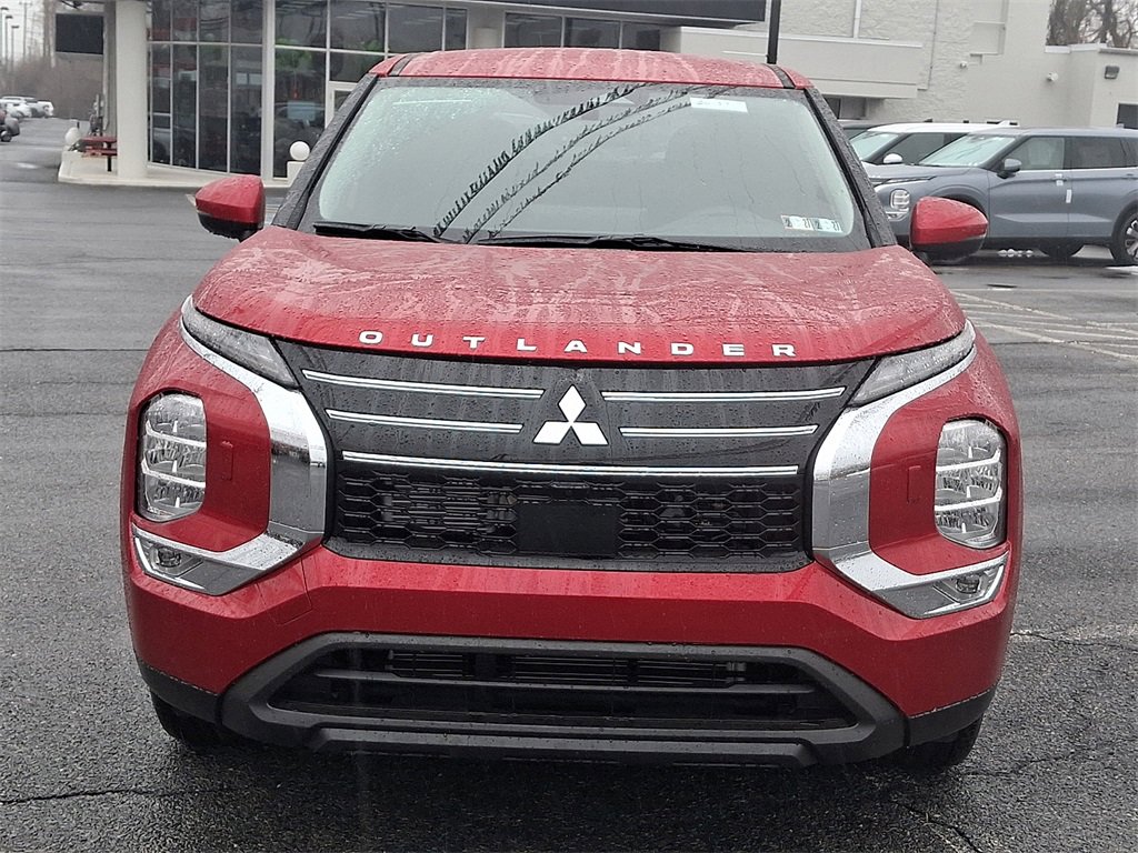 New 2026 Mitsubishi Outlander ES image 2