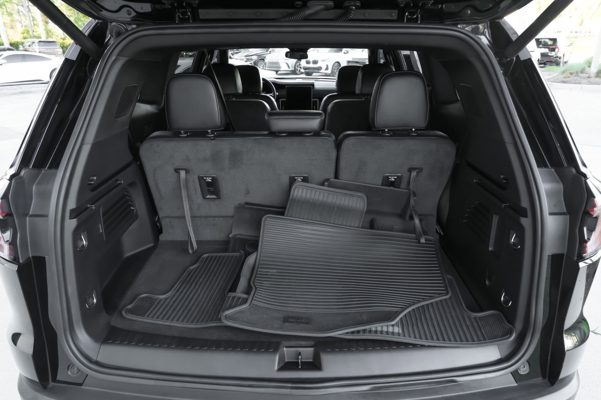 Used 2024 GMC Acadia Elevation image 43