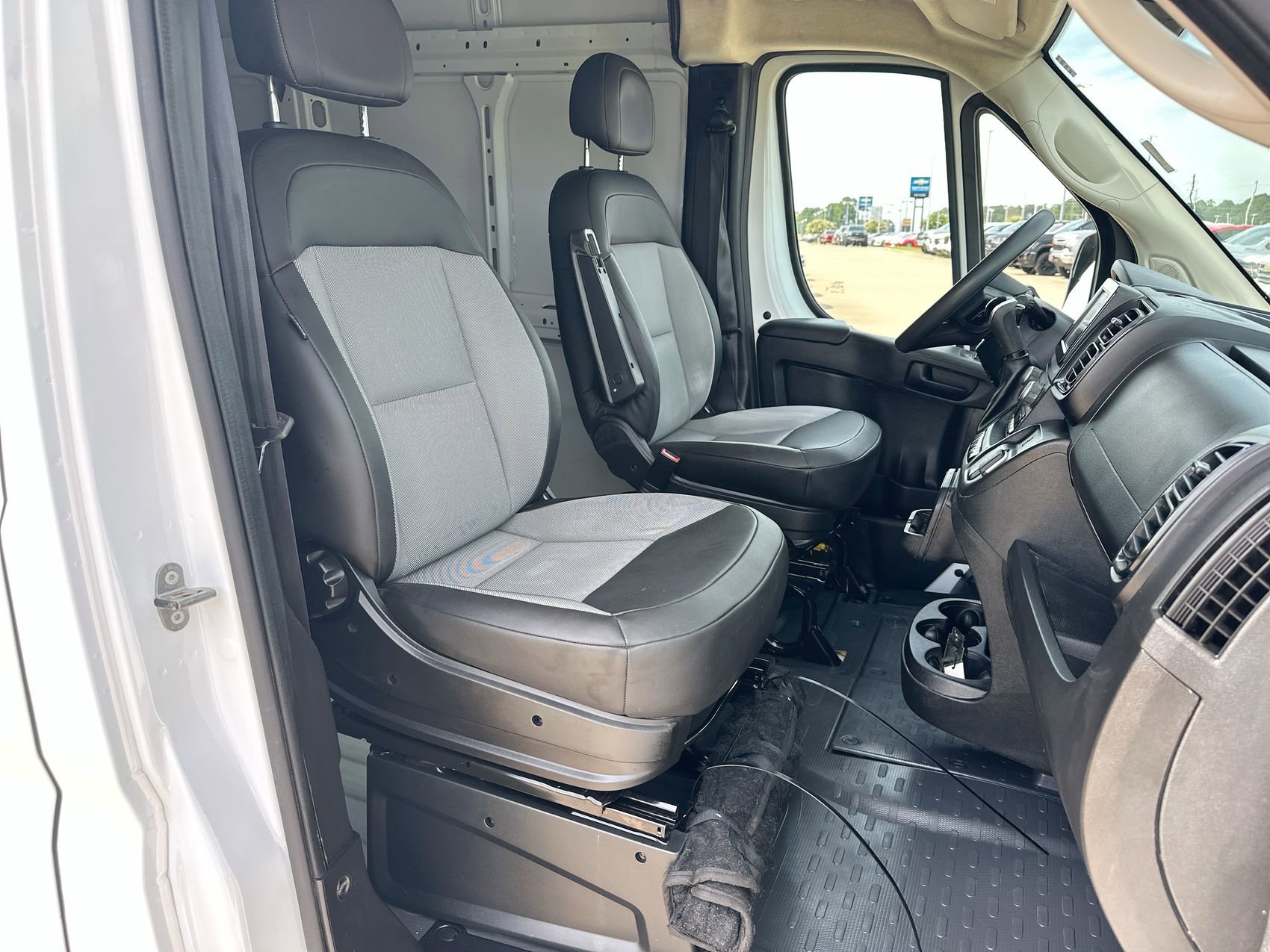 Used 2025 RAM ProMaster 2500 w/ Convenience Group FWD image 25