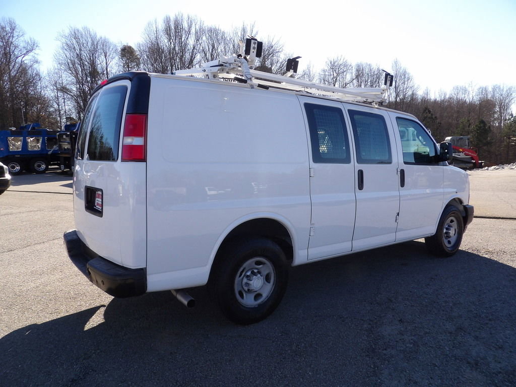 Used 2017 Chevrolet Express 2500 image 8