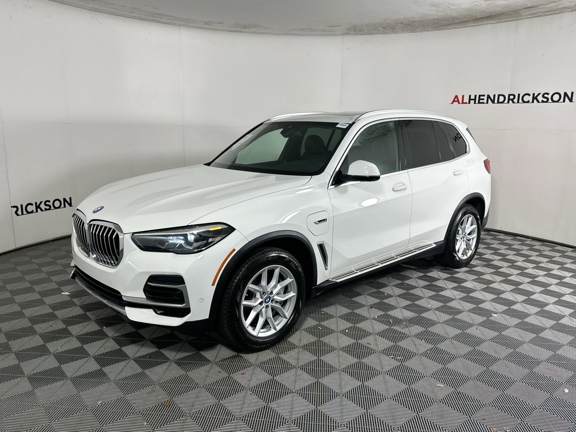 Used 2023 BMW X5 xDrive45e image 7