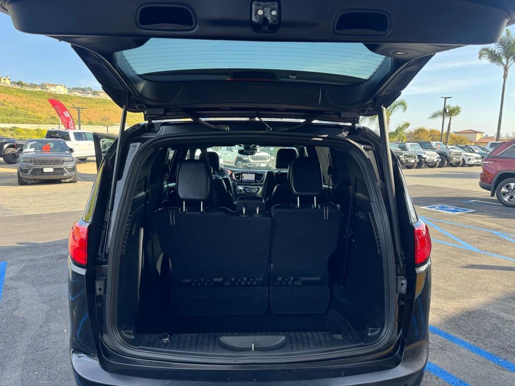 Used 2020 Chrysler Pacifica Limited image 13