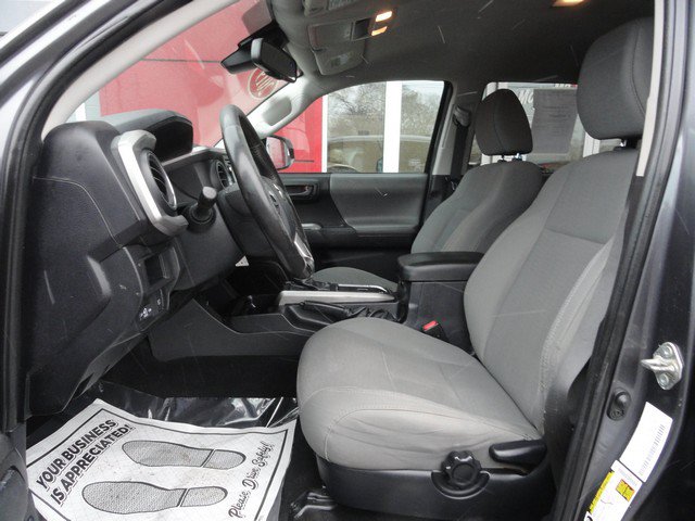 Used 2019 Toyota Tacoma SR5 AWD/4WD image 10