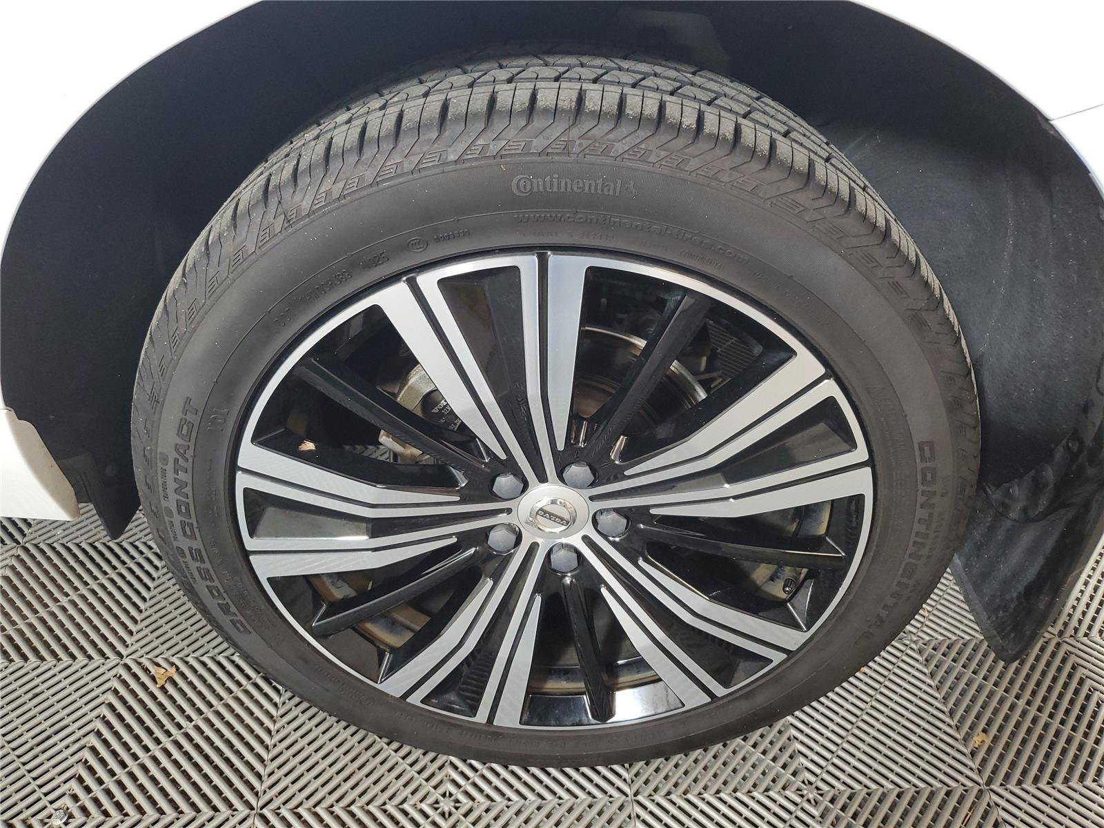 Certified 2023 Volvo XC60 B5 Plus w/ Protection Package Premier FWD image 11