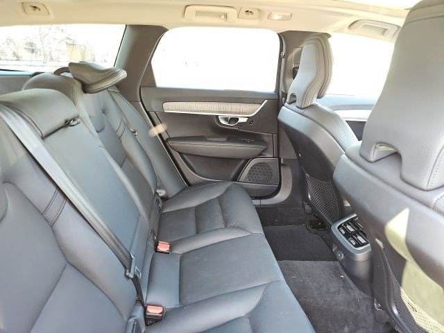 Used 2023 Volvo V90 B6 Cross Country Plus image 16