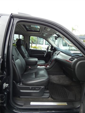 Used 2007 Cadillac Escalade EXT w/ Climate Package AWD/4WD image 48