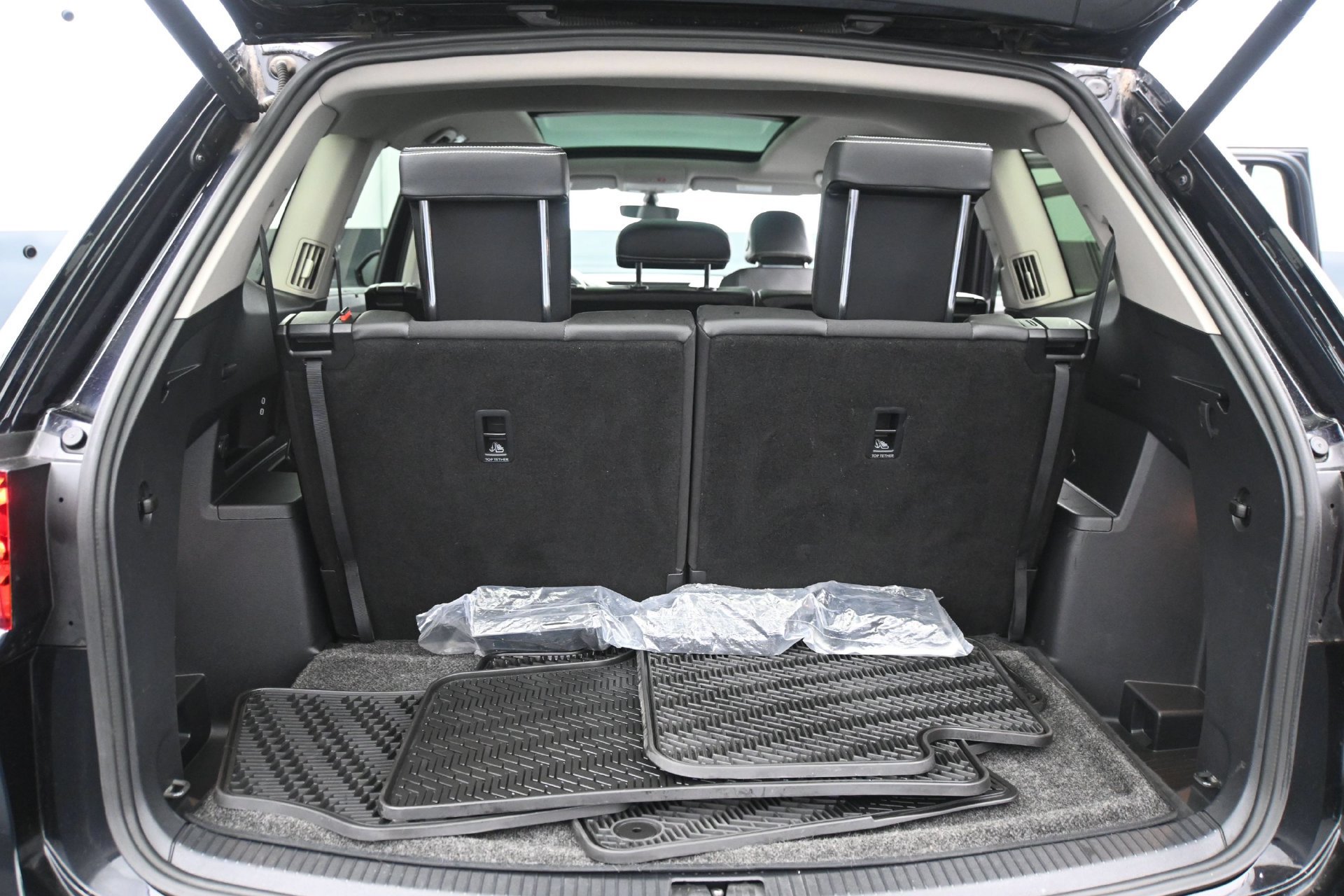 Used 2023 Volkswagen Atlas SE w/ Panoramic Sunroof Package AWD/4WD image 16