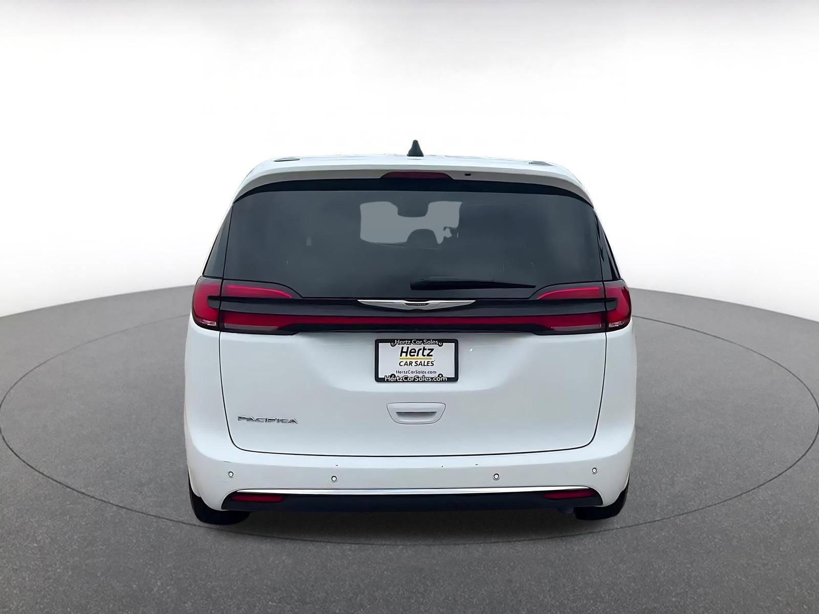 Used 2024 Chrysler Pacifica Touring-L image 12