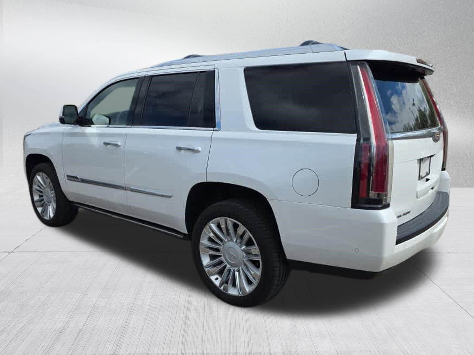 Used 2017 Cadillac Escalade Platinum AWD/4WD image 4